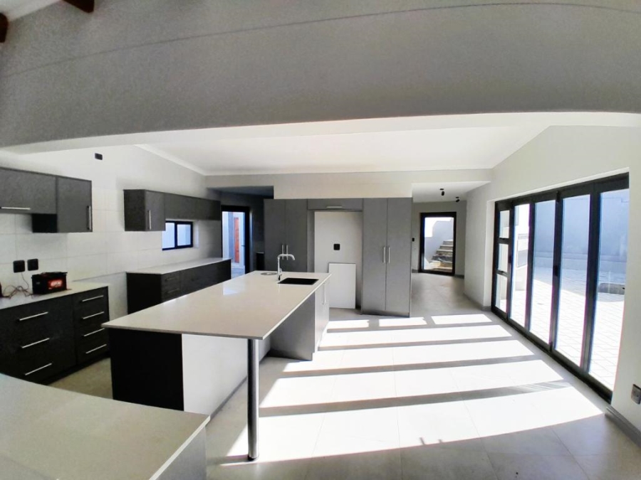 4 Bedroom Property for Sale in Whale Rock Western Cape